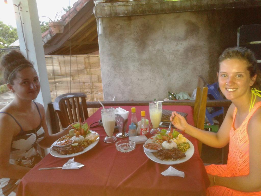 Titi Sedana Homestay Амед Экстерьер фото