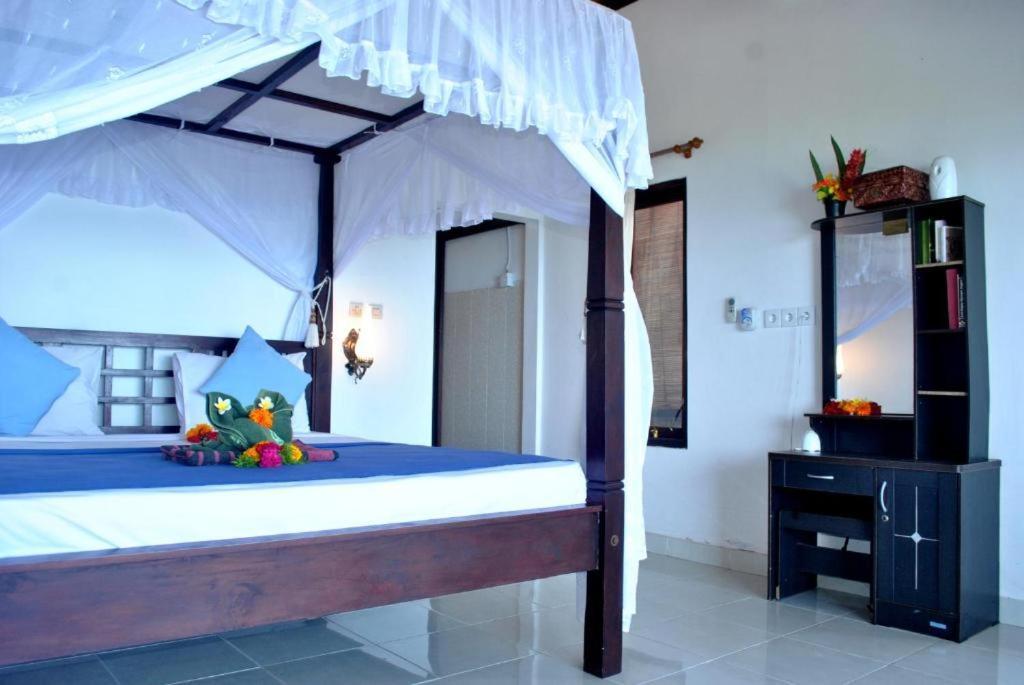 Titi Sedana Homestay Амед Экстерьер фото