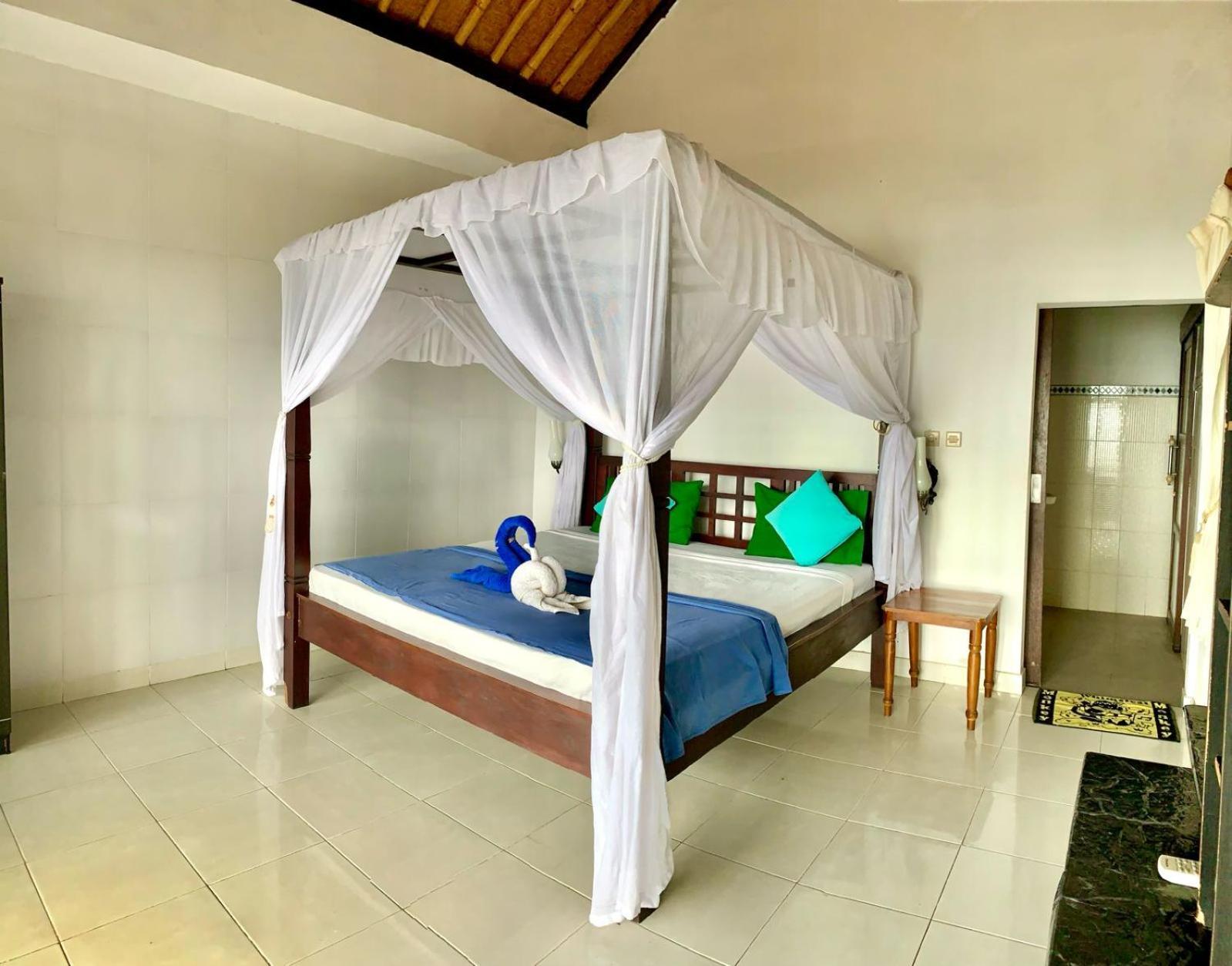 Titi Sedana Homestay Амед Экстерьер фото
