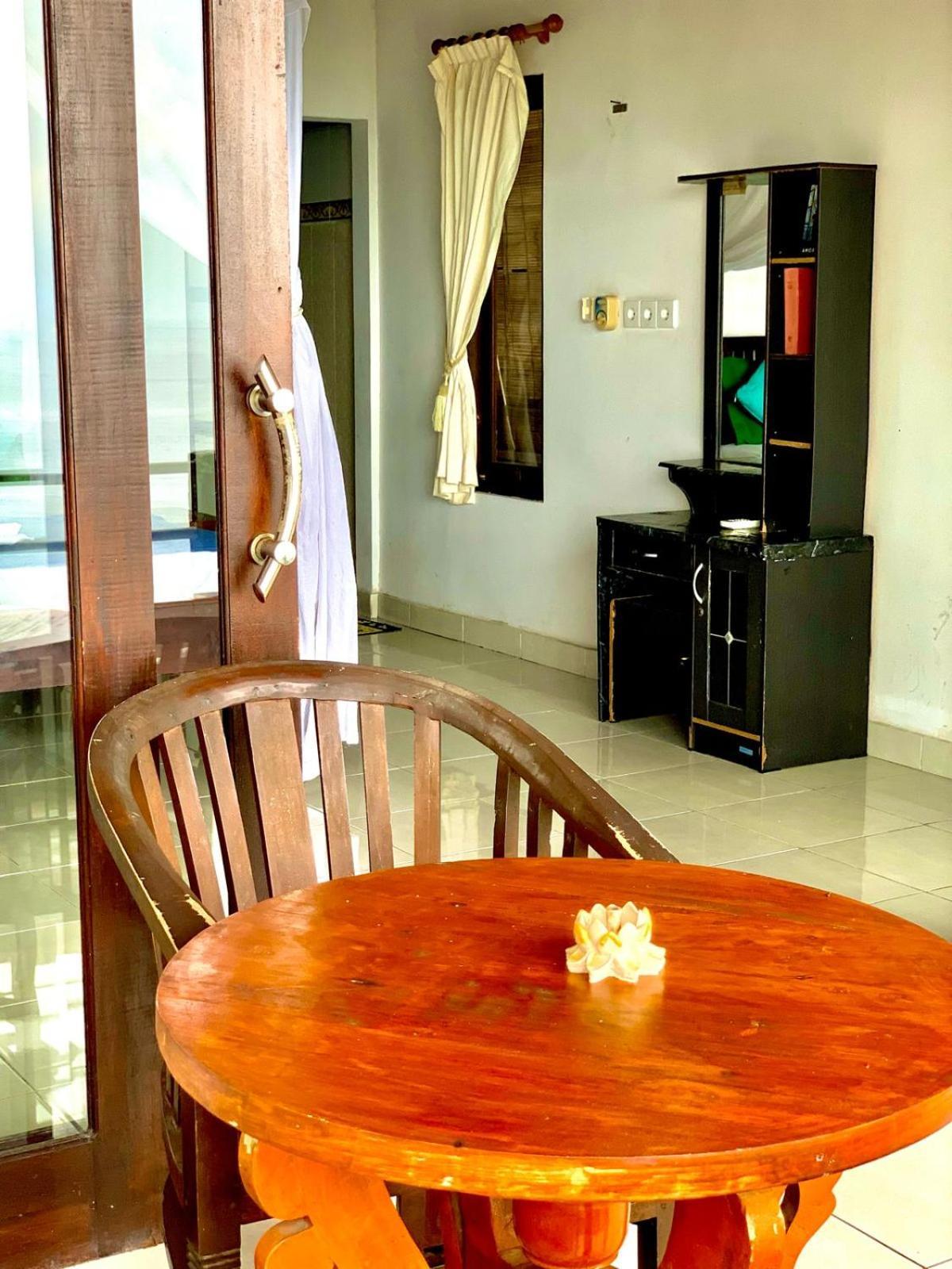 Titi Sedana Homestay Амед Экстерьер фото