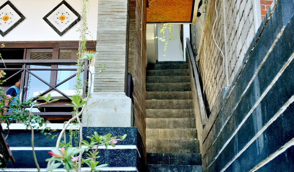 Titi Sedana Homestay Амед Экстерьер фото