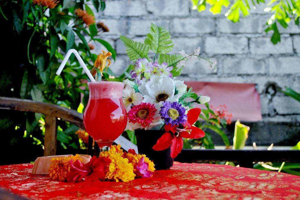Titi Sedana Homestay Амед Экстерьер фото