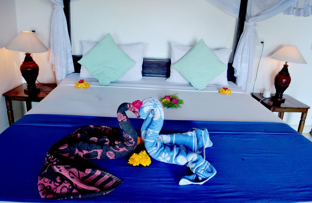 Titi Sedana Homestay Амед Экстерьер фото